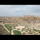 Die Stadtmauer Muralla de Jayrán, die von der Alcazaba zum Cerro de San Cristóbal mit den Ruinen der Tempelritterburg Castillo de San Cristóbal führt